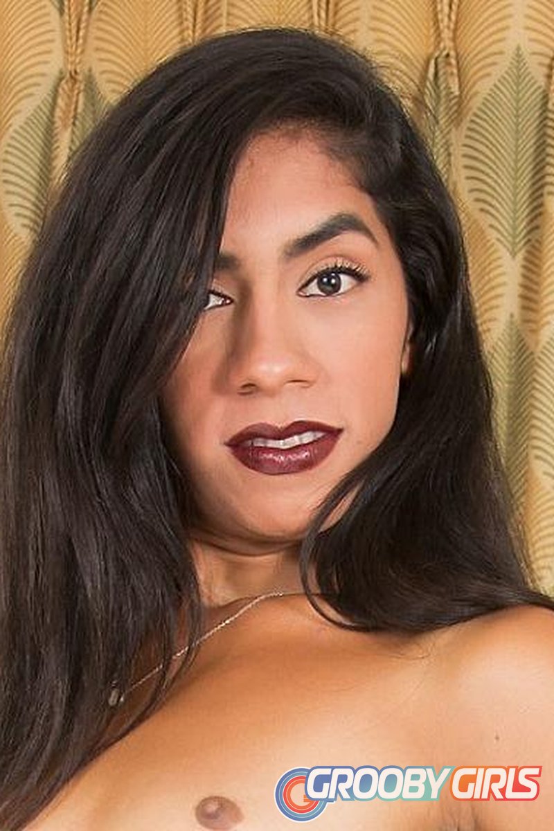 Classy Beautiful Tiger Lily - Screenshot 1 of 4 - Transgender