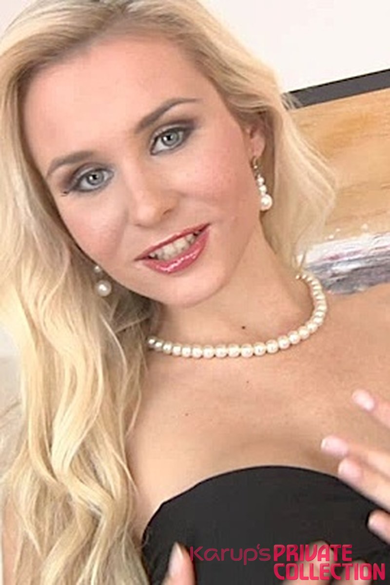 Laura - Screenshot 1 of 4 - Laura Crystal