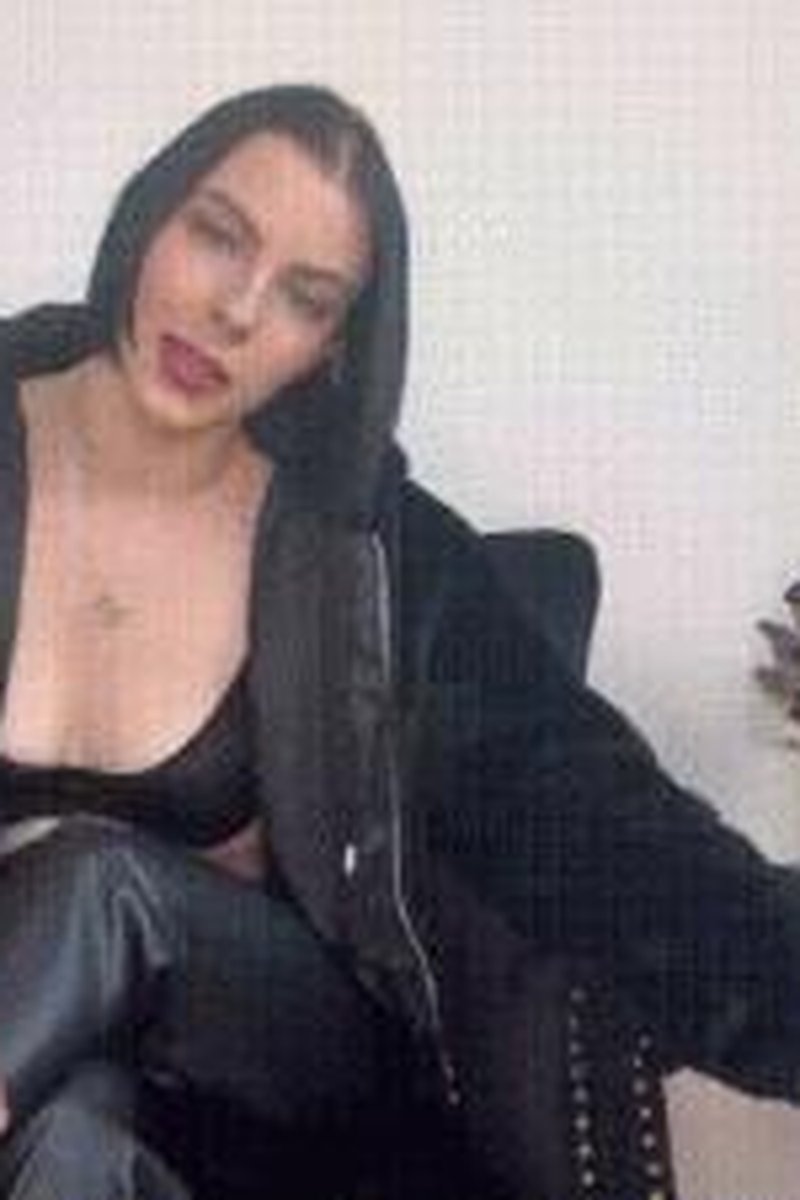 Useless - Screenshot 1 of 4 - Cock Play