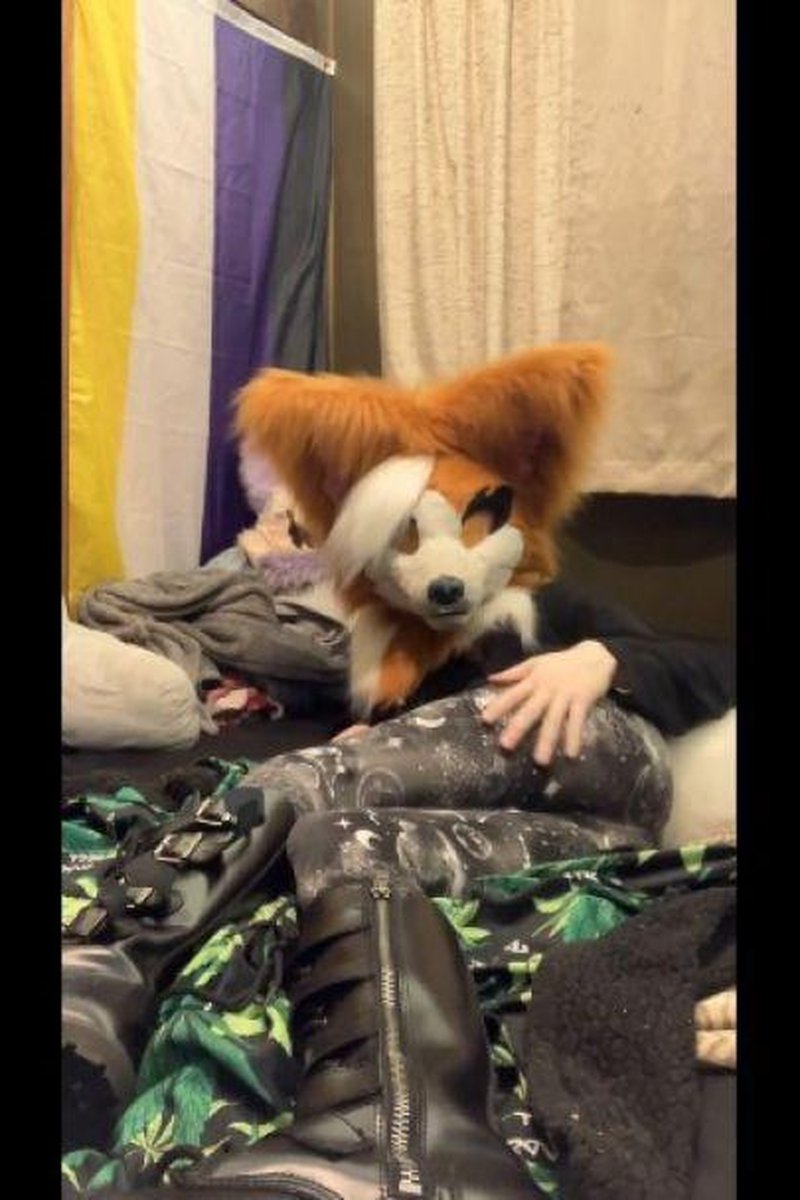 Legging Farts - Screenshot 1 of 4 - Farting