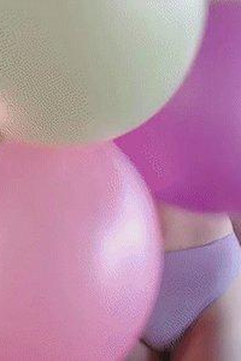 Balloon Tease - Screenshot 1 of 4 - Striptease