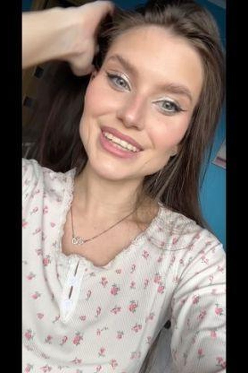 Make Up - Screenshot 1 of 4 - Amateur