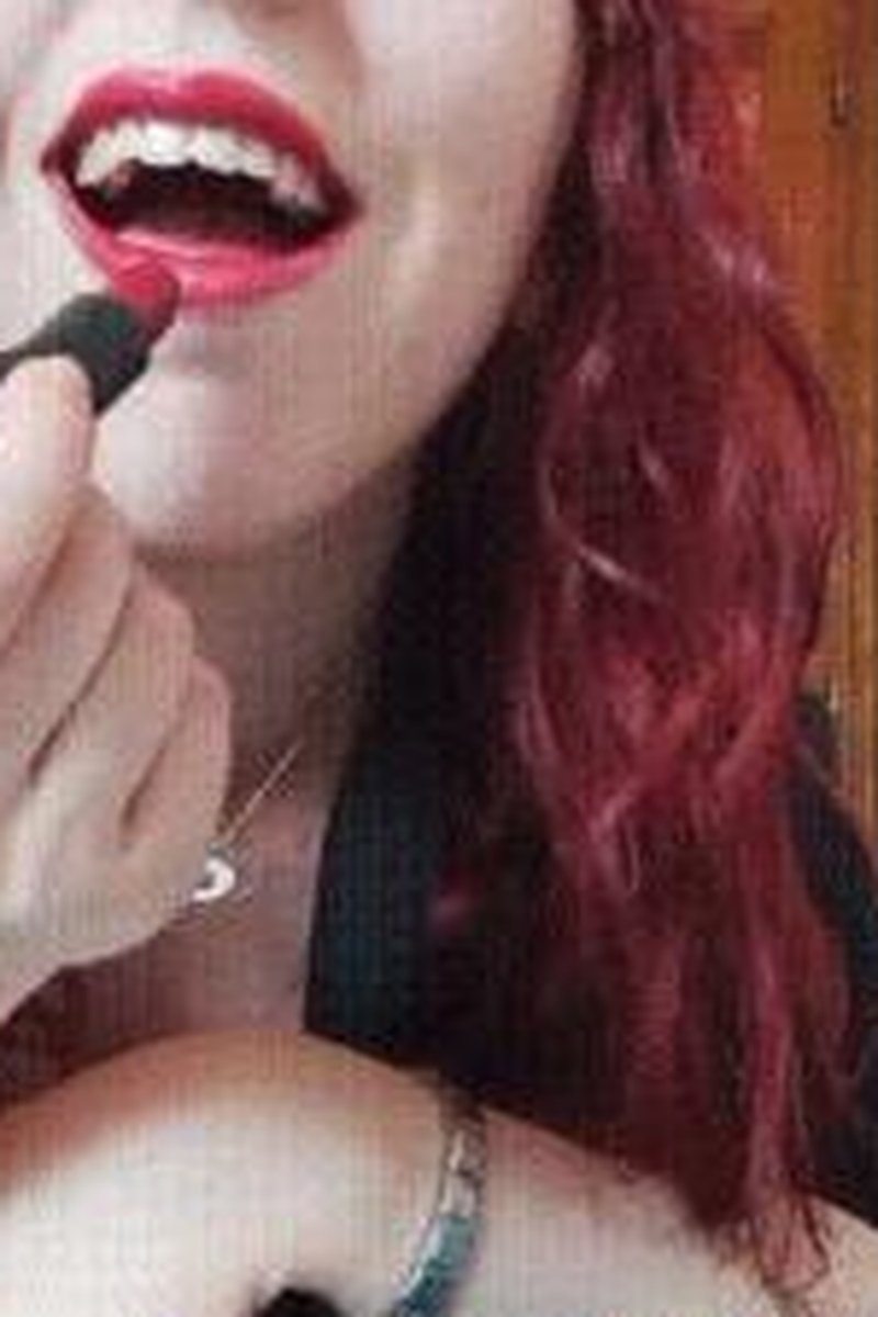 Red Lipstick/ Spitting - Screenshot 1 of 4 - Lipstick Fetish