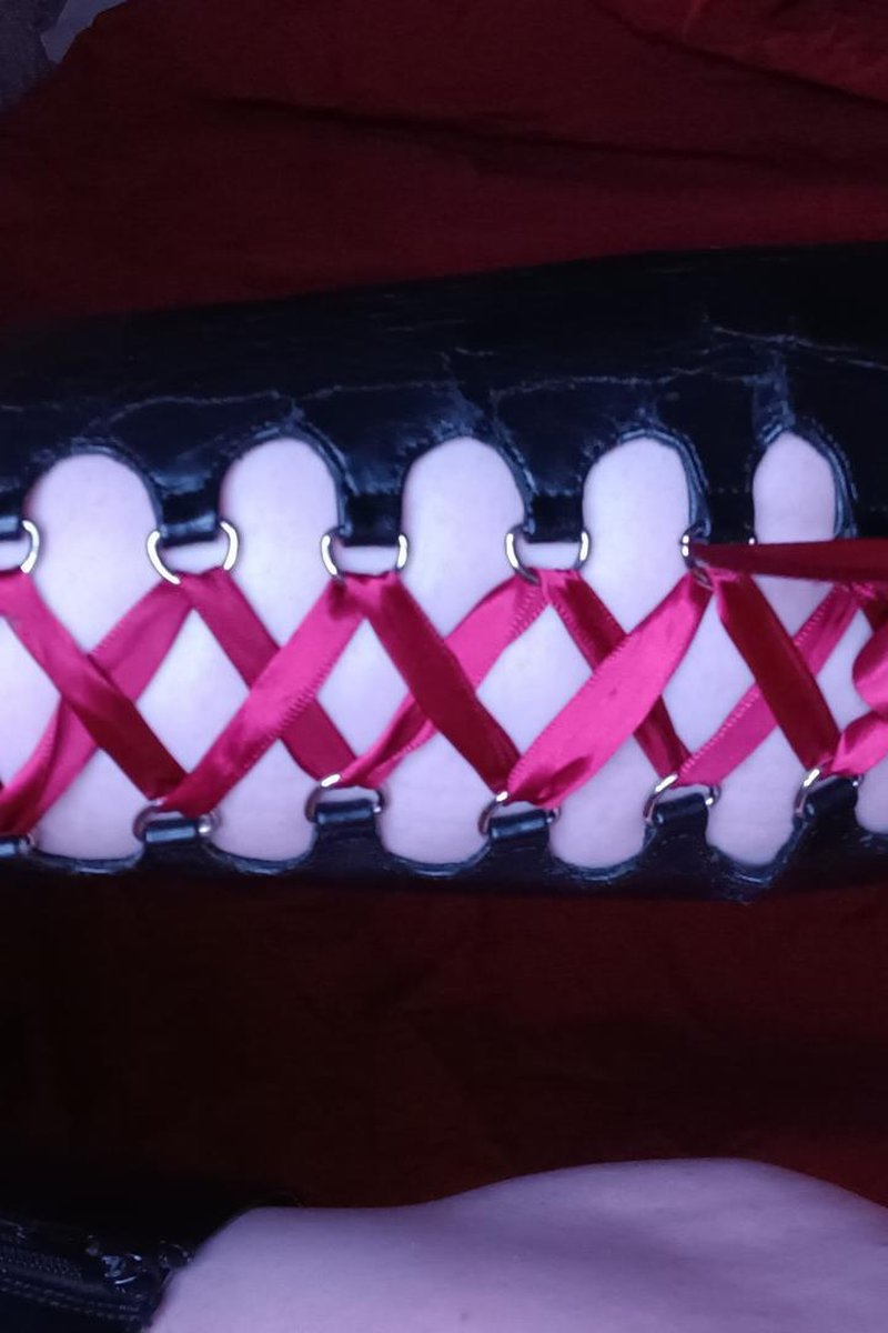 Ribbons - Screenshot 1 of 4 - Boots