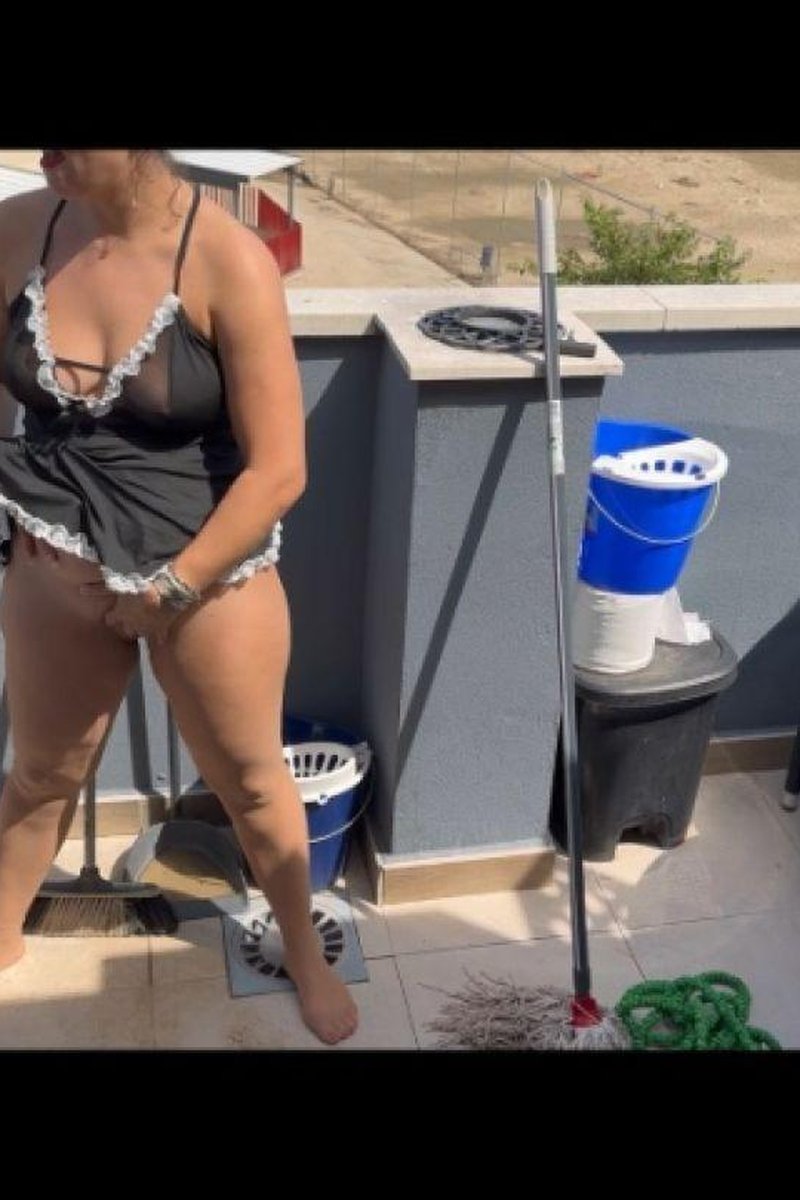Many Pee Scenes - Screenshot 1 of 4 - Domination