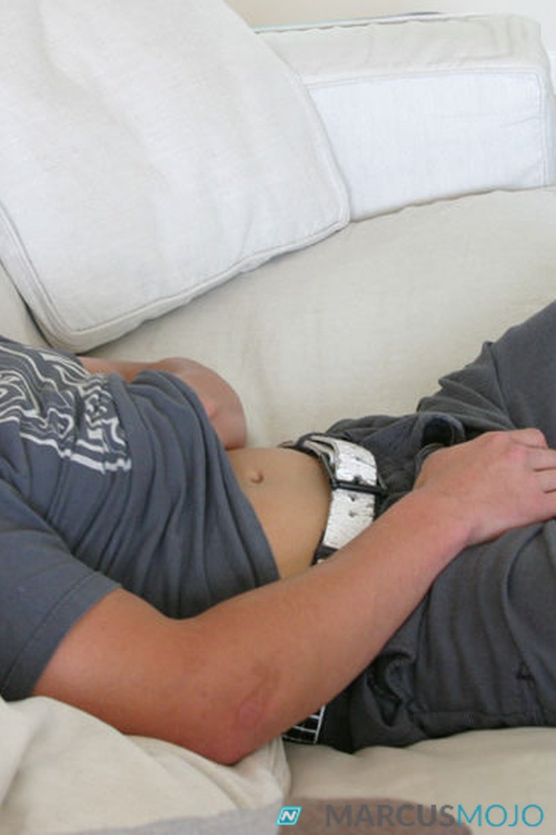 Magazine and Cock in Hand - Screenshot 1 of 4 - Amateur