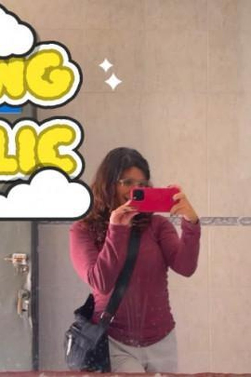 Public Pee - Screenshot 1 of 4 - Golden Shower