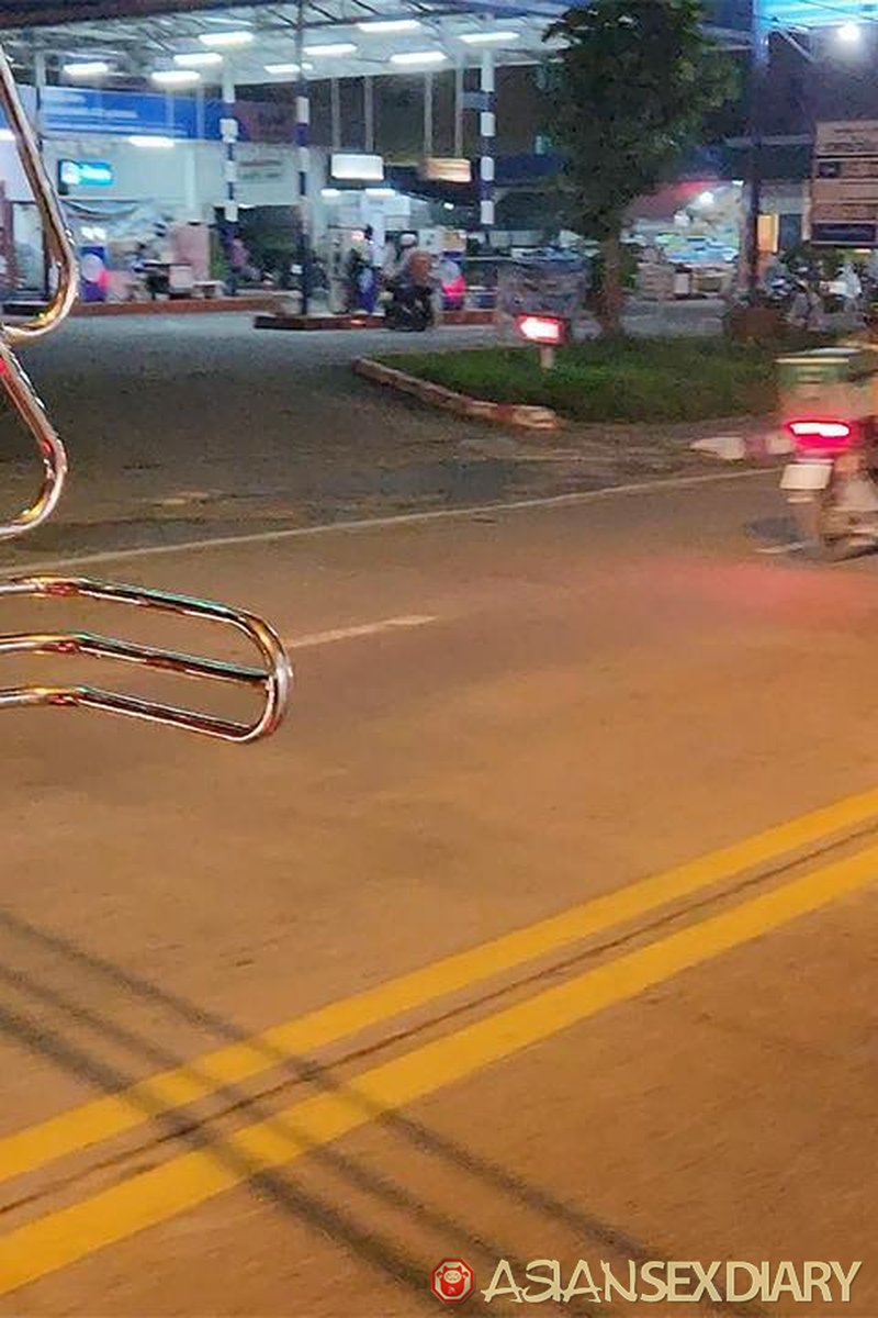 Songthaew Ride In Pattaya - Screenshot 1 of 4 - Asian