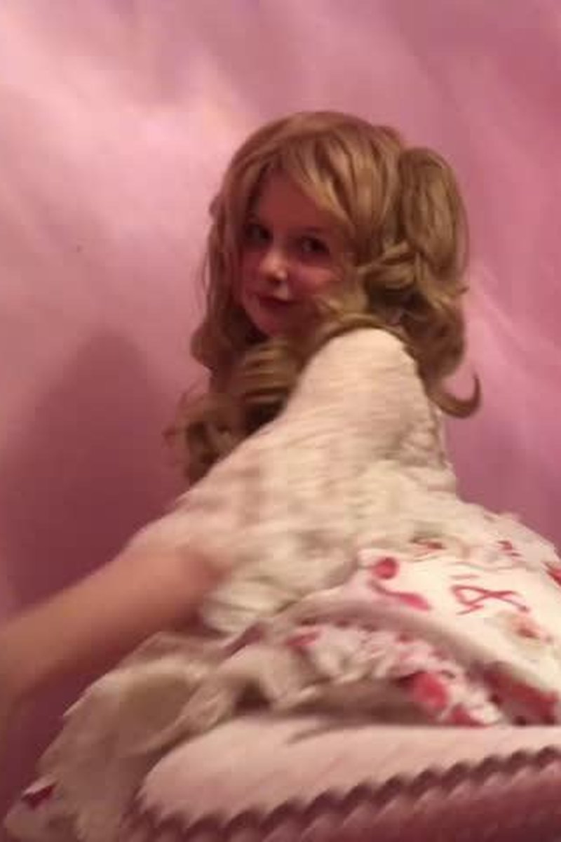 Striptease - Screenshot 1 of 4 - Erotica