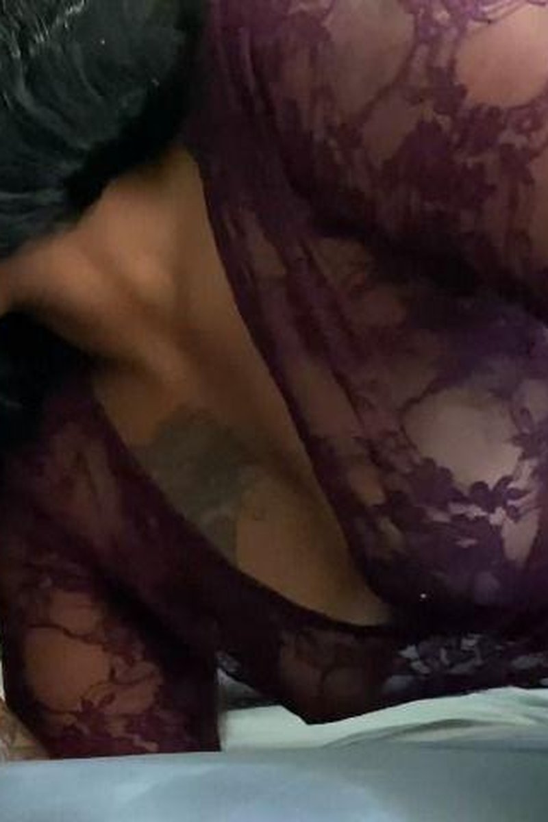 A Big Booty & Oil Story - Screenshot 1 of 4 - Big Ass