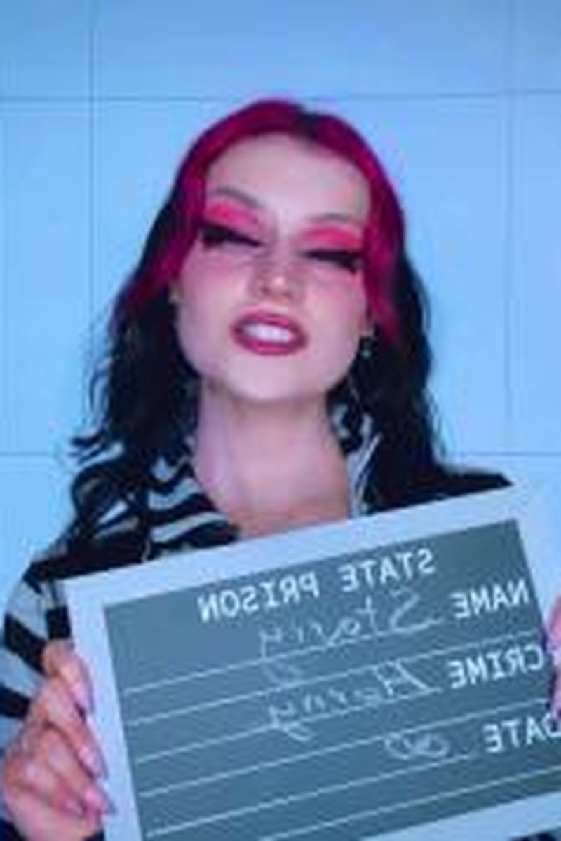 Silly Face Mugshot - Screenshot 1 of 4 - Eye Contact
