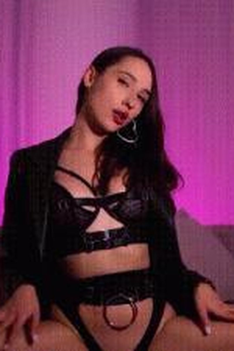 Meanipulation - Screenshot 1 of 4 - Bitch