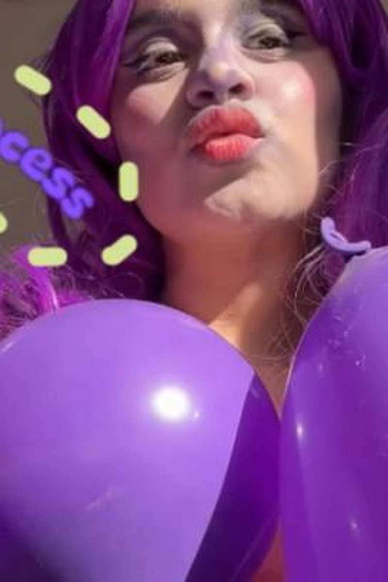 Ballon Fetish And Striptease By Lumpy Space Princess - Screenshot 1 of 4 - Cosplay