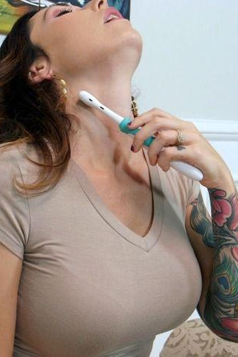Electric Toothbrush - Screenshot 1 of 4 - Belly Fetish