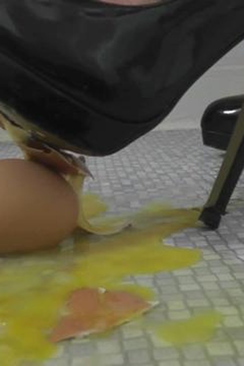 Cracking Under Pressure - Screenshot 1 of 4 - Blowjob