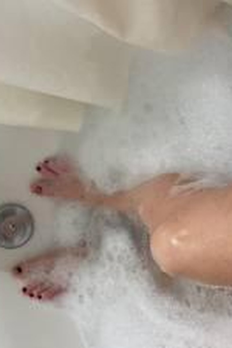 Taking A Bubble Bath - Screenshot 1 of 4 - Bathroom