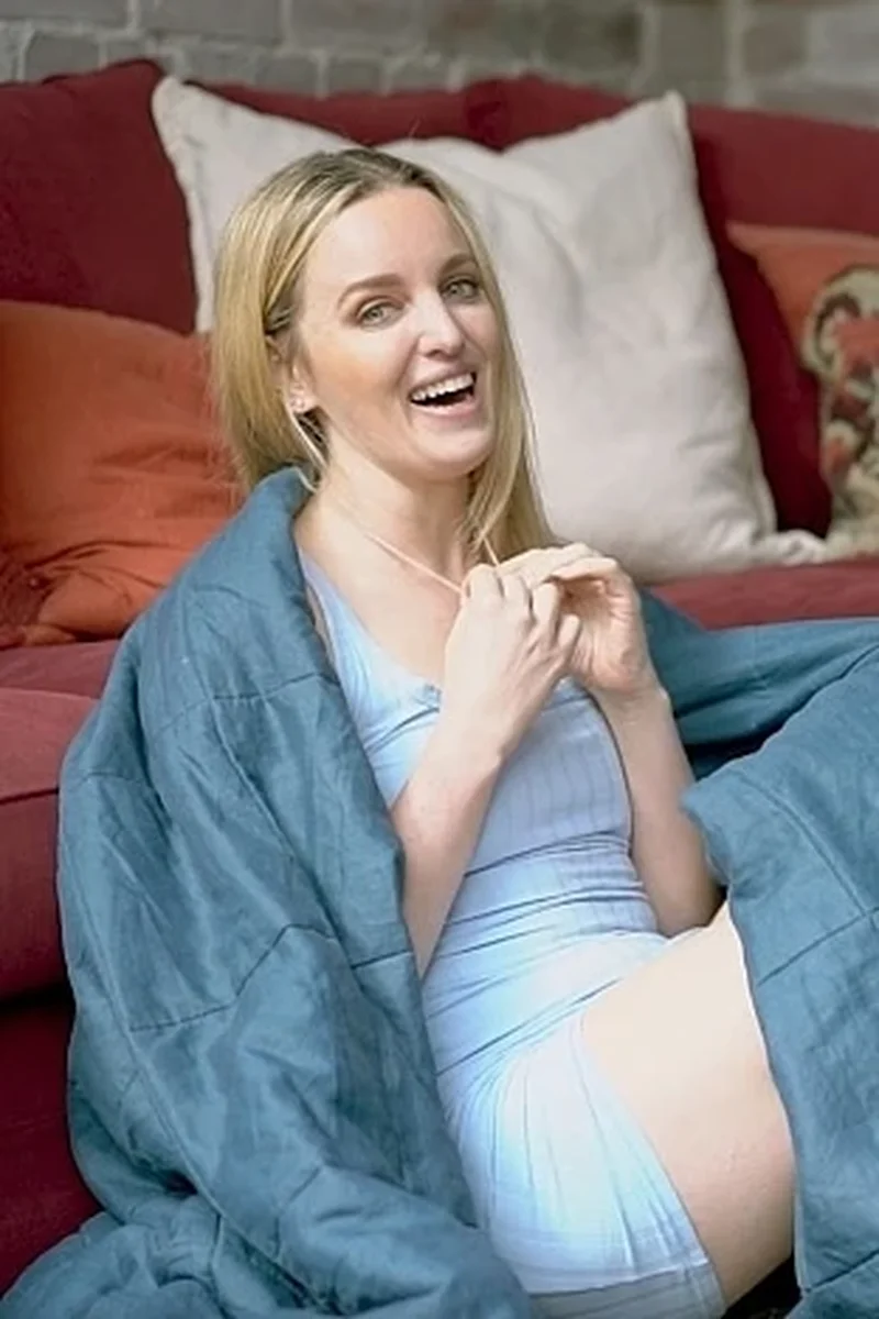 Interview: Squirt vs Pee - Screenshot 1 of 4 - Golden Shower