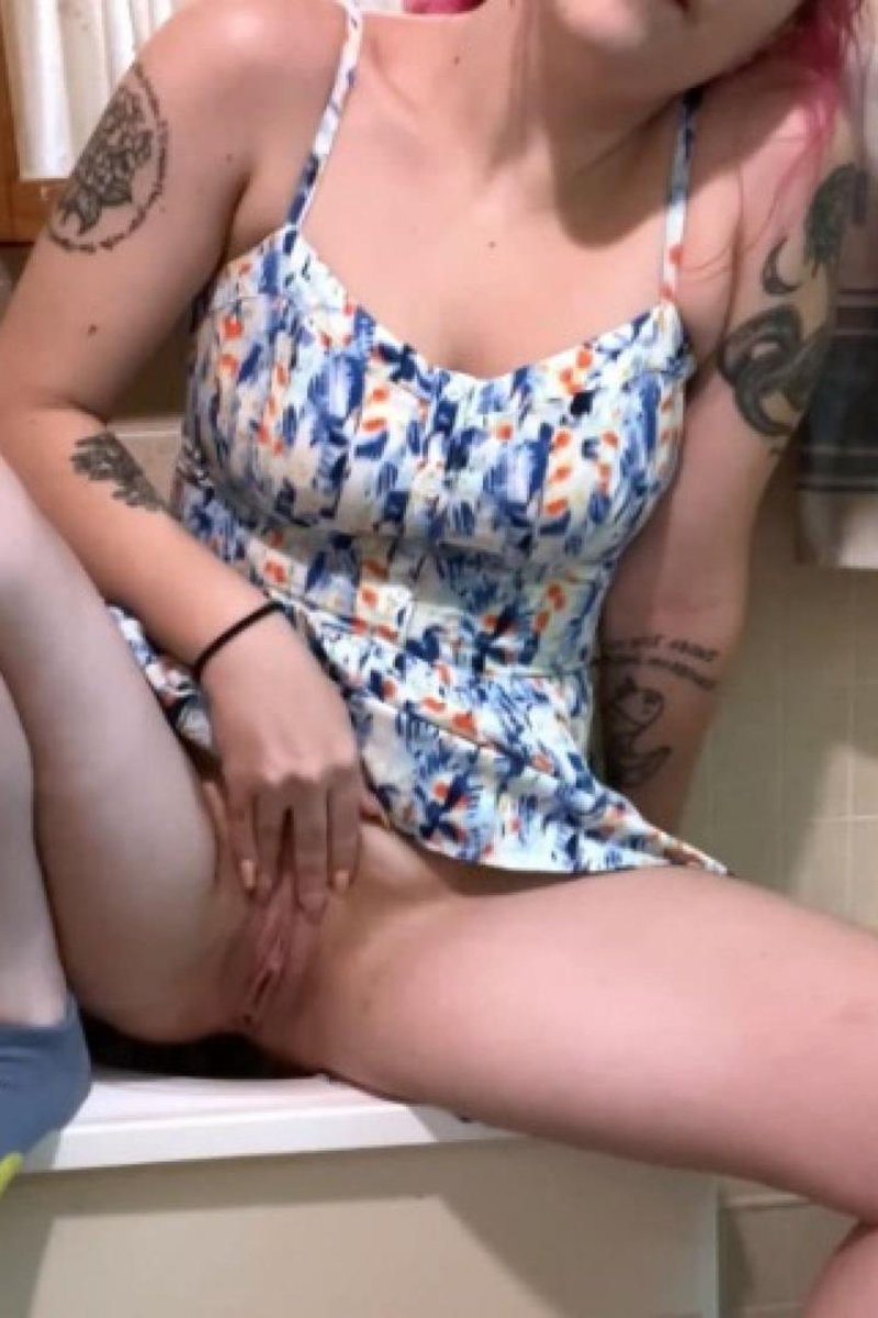Party Hookup - Screenshot 1 of 4 - Girlfriend