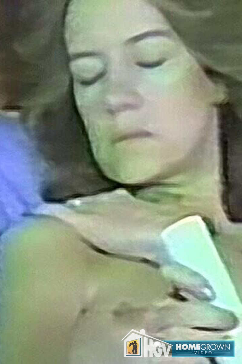 Vintage Amateur Solo Video - Screenshot 1 of 4 - Big Tits