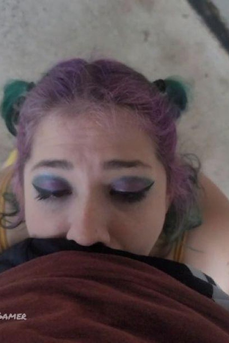 Quick Blowjob - Screenshot 1 of 4 - Ahegao