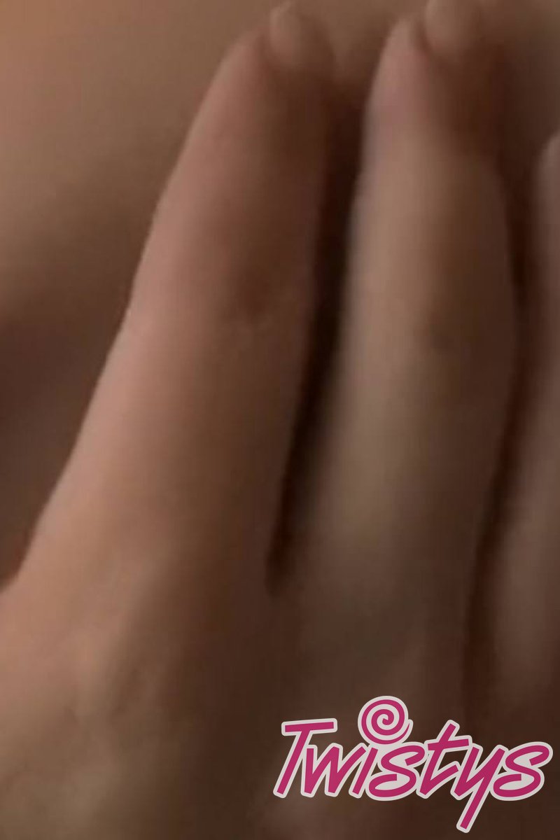 Poking Fun - Screenshot 1 of 4 - Brown Hair