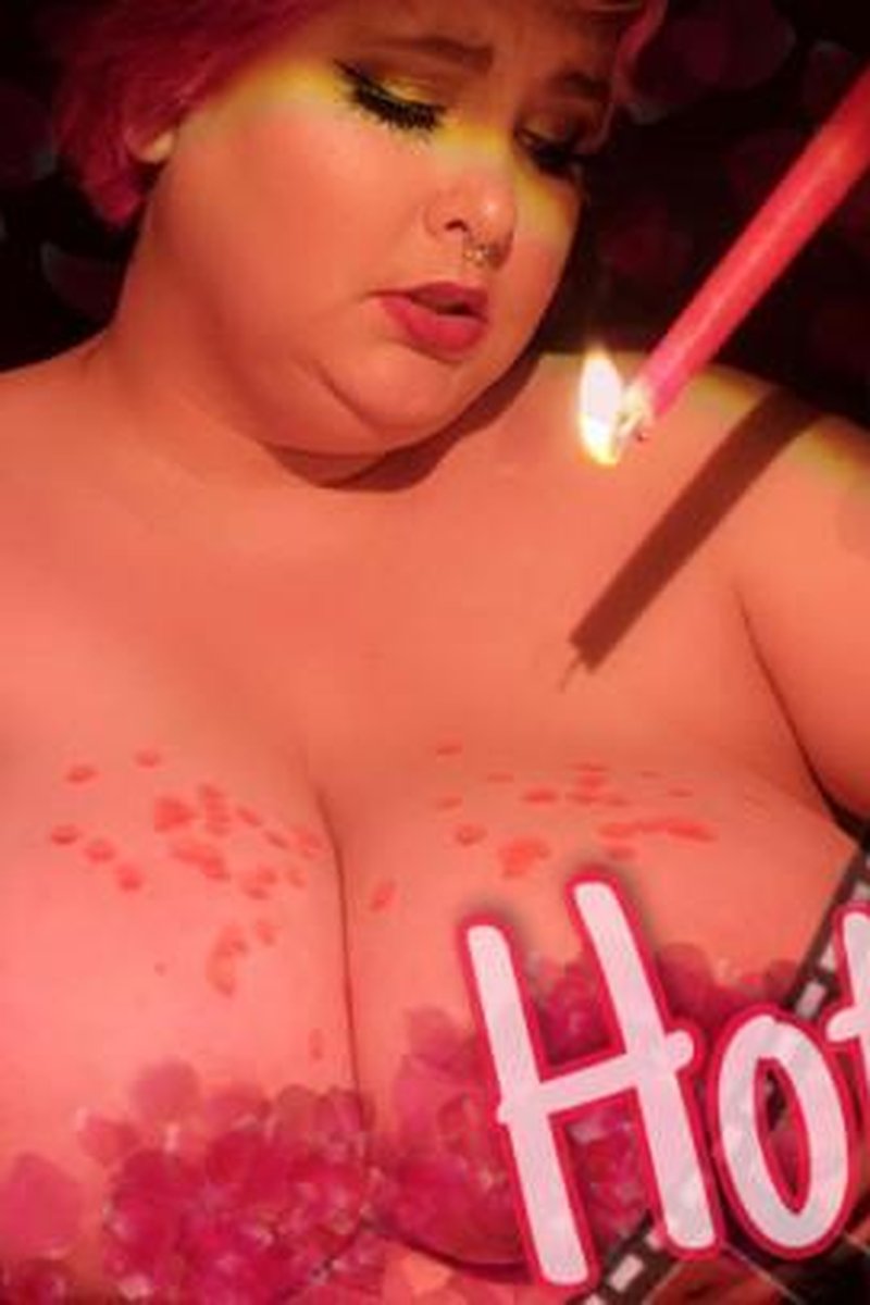 Hot Wax - Screenshot 1 of 4 - BDSM