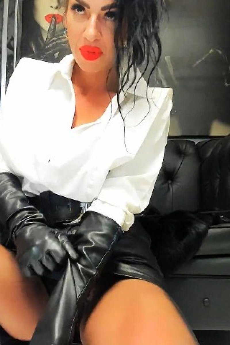 Next Level - Screenshot 1 of 4 - Babes