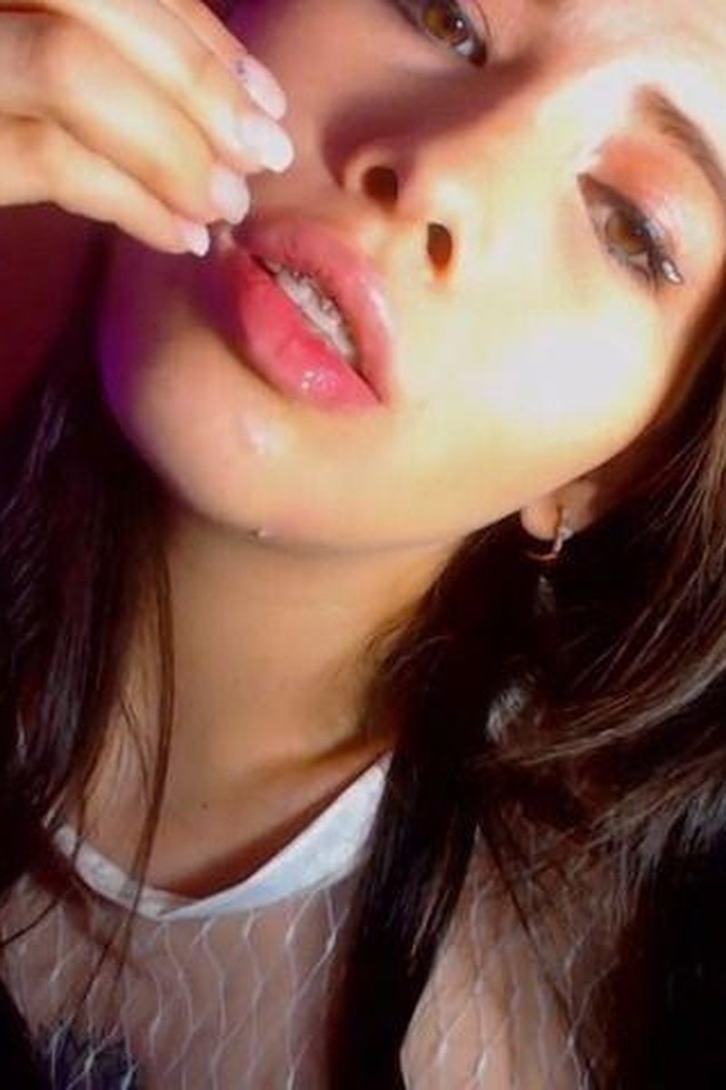 Sexy Lips - Screenshot 1 of 4 - Latin Woman