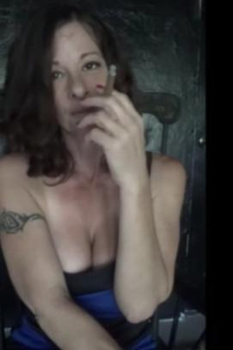 Thin Cigar - Screenshot 1 of 4 - Big Tits