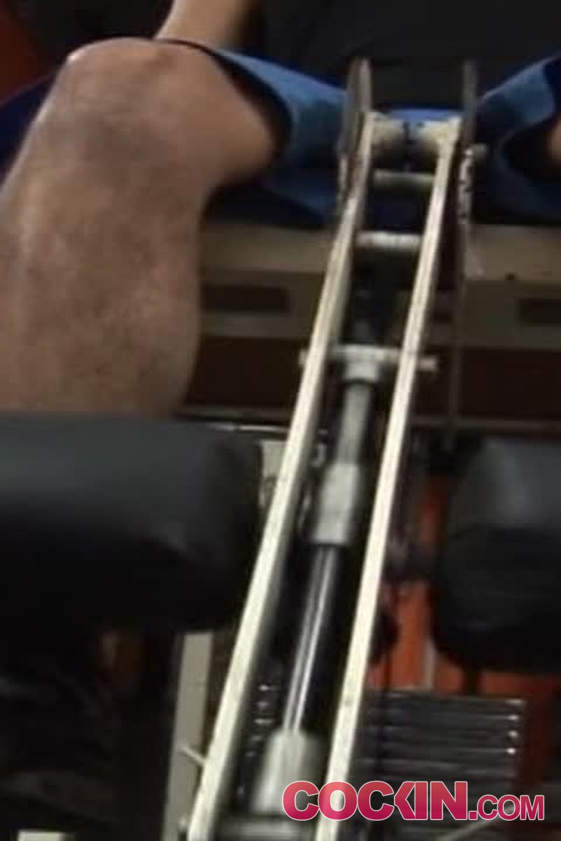 Muscle Bound 4 - Screenshot 1 of 4 - Gay