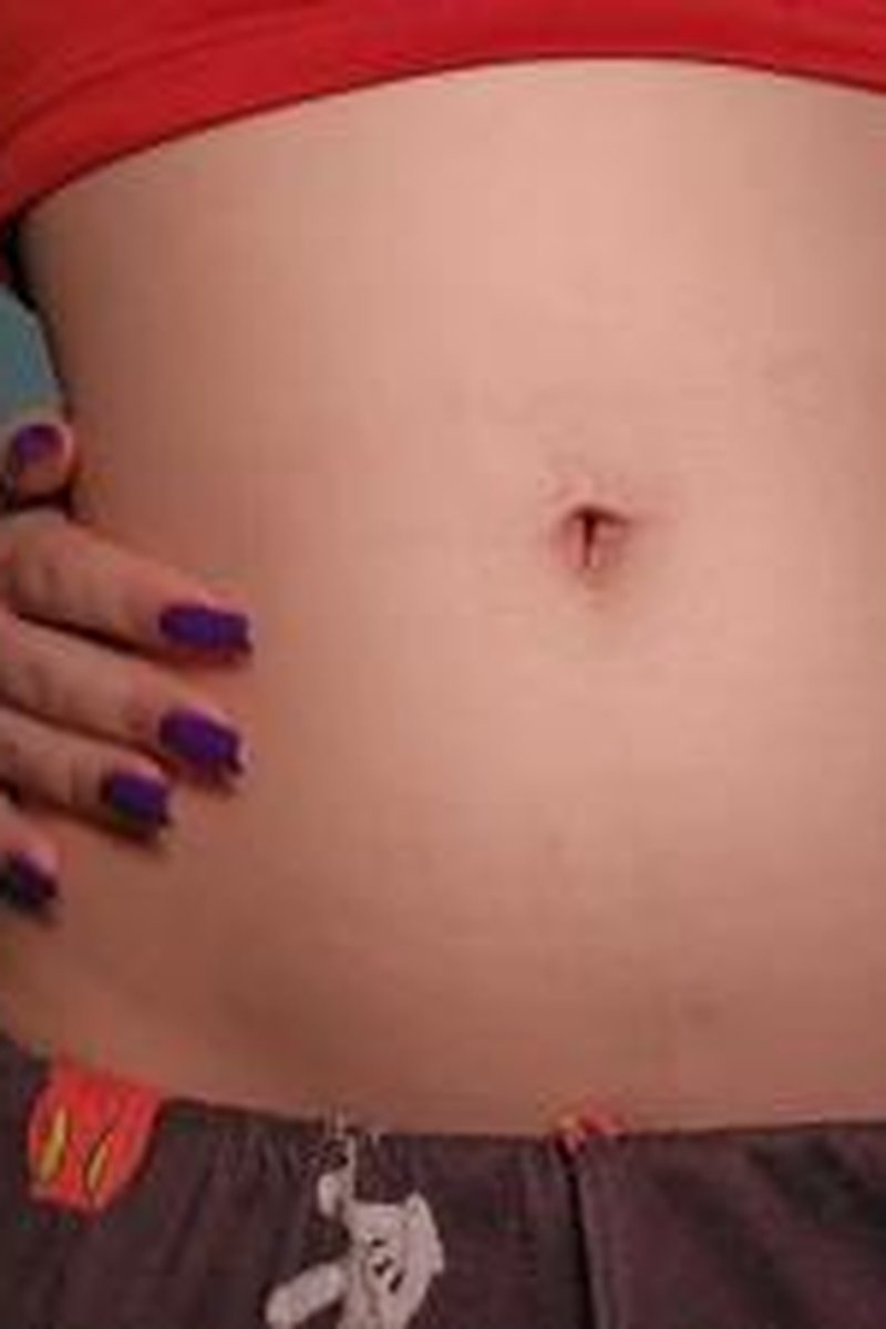 Button Cleaning - Screenshot 1 of 4 - Belly Fetish