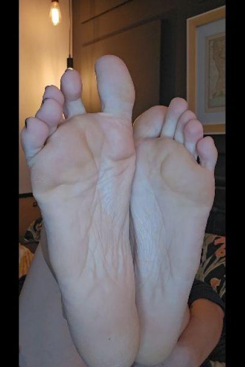 The Pose - Screenshot 1 of 4 - Foot Fetish
