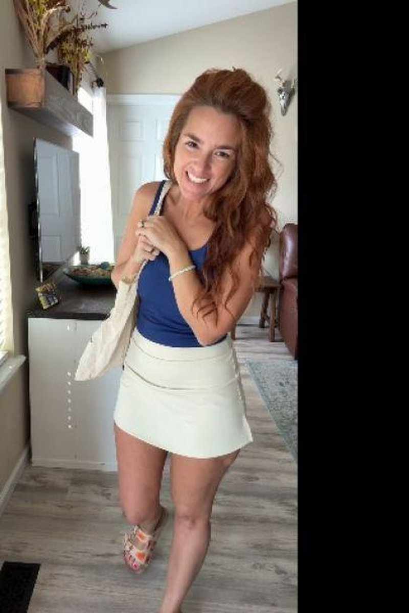 Help Step-Mommy Decide - Screenshot 1 of 4 - Bra