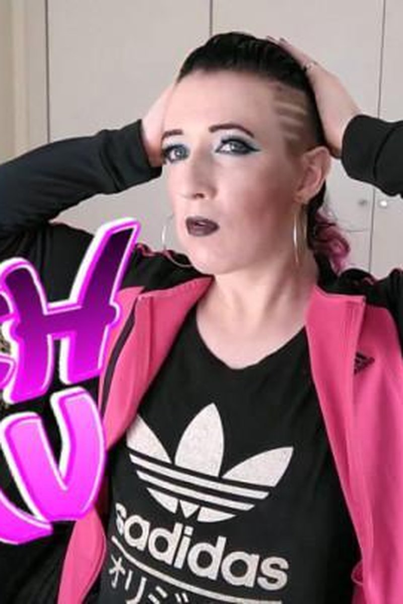 Goth Chav - Screenshot 1 of 4 - Anal Masturbation
