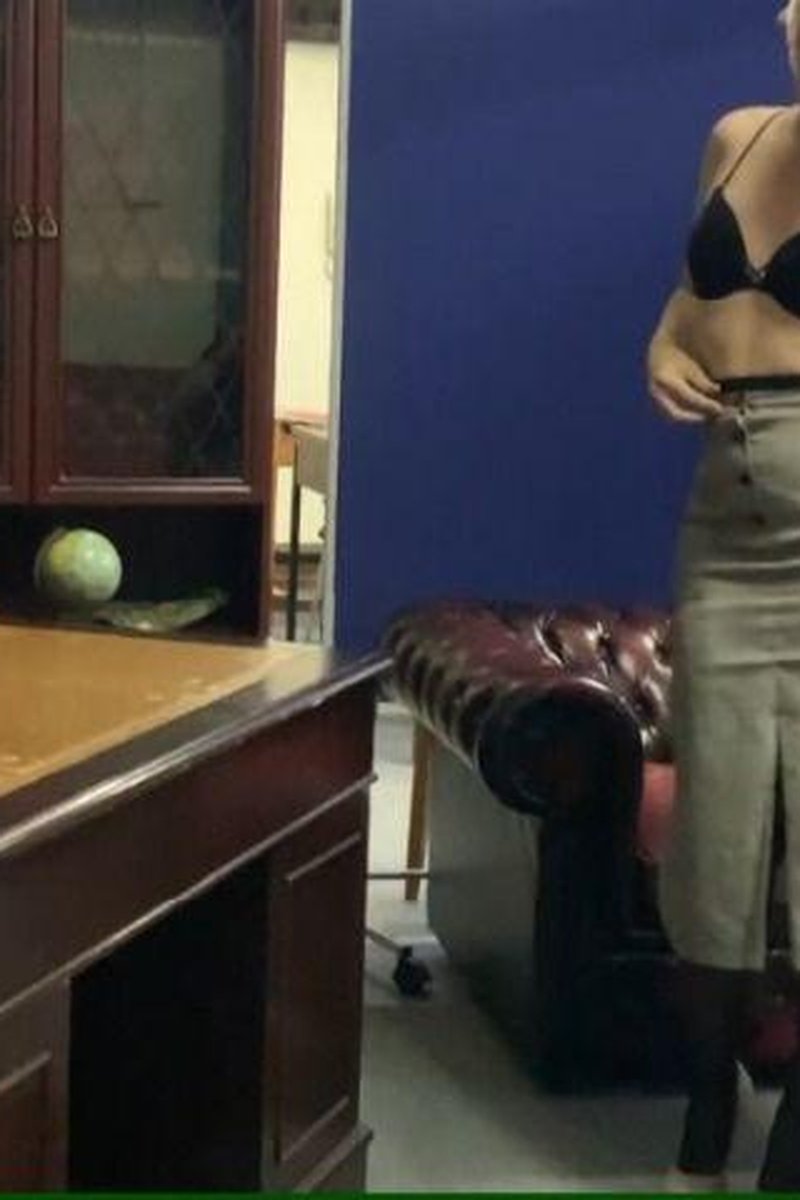 Dark Room E2 - Screenshot 1 of 4 - Blonde Hair (Female)