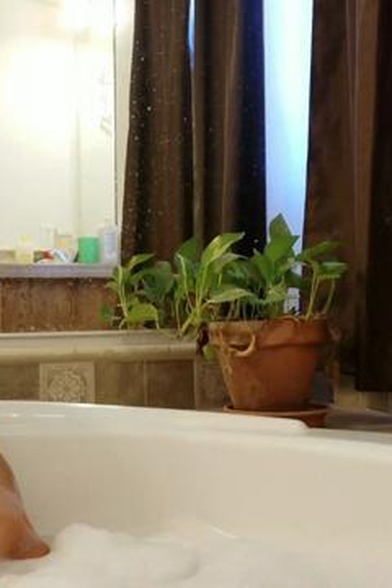 Bathtub Tease - Screenshot 1 of 4 - BBW