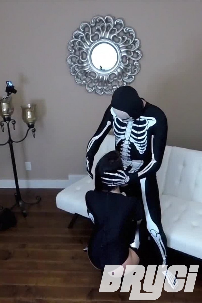 Bone Me BTS - Screenshot 1 of 4 - Bryci