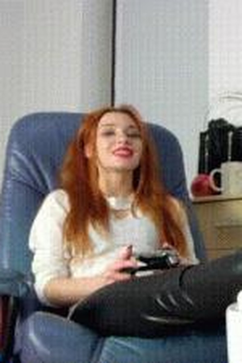 TP-iwantclipspolishmistress-helena-helena-gra-a-niewolnik-lize-stopy-polish-language-hd-2560x1440