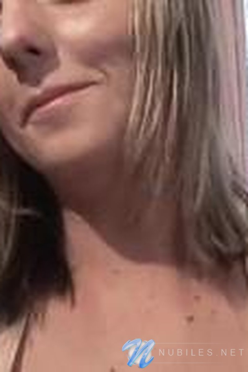 Lotionstrip - Screenshot 1 of 4 - Blond Hair