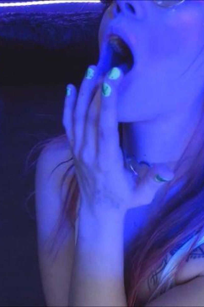Glowing - Screenshot 1 of 4 - Ass Worship