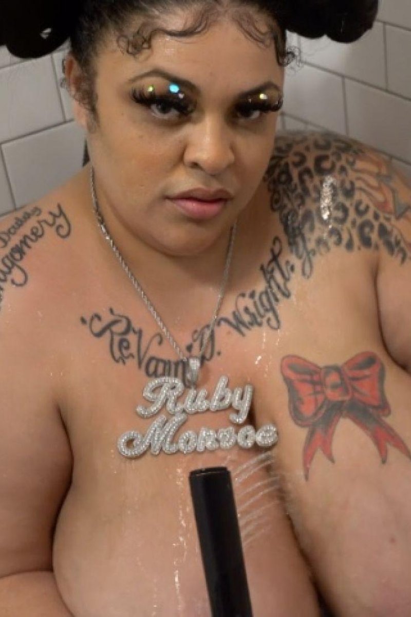 Ruby Monroe Shower - Screenshot 1 of 4 - BBW