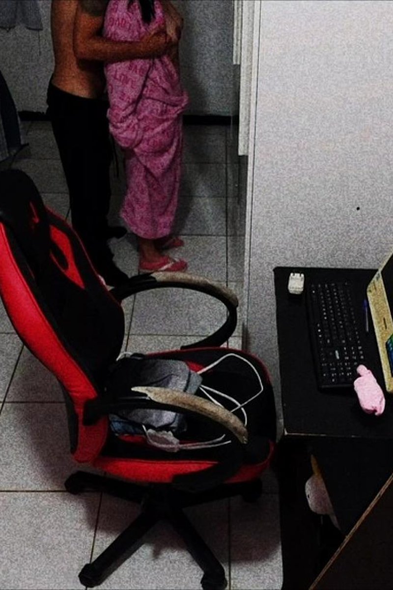 Casada Traindo O Marido Com Vizinho Da Casa Ao Lado - Screenshot 1 of 4 - Amateur