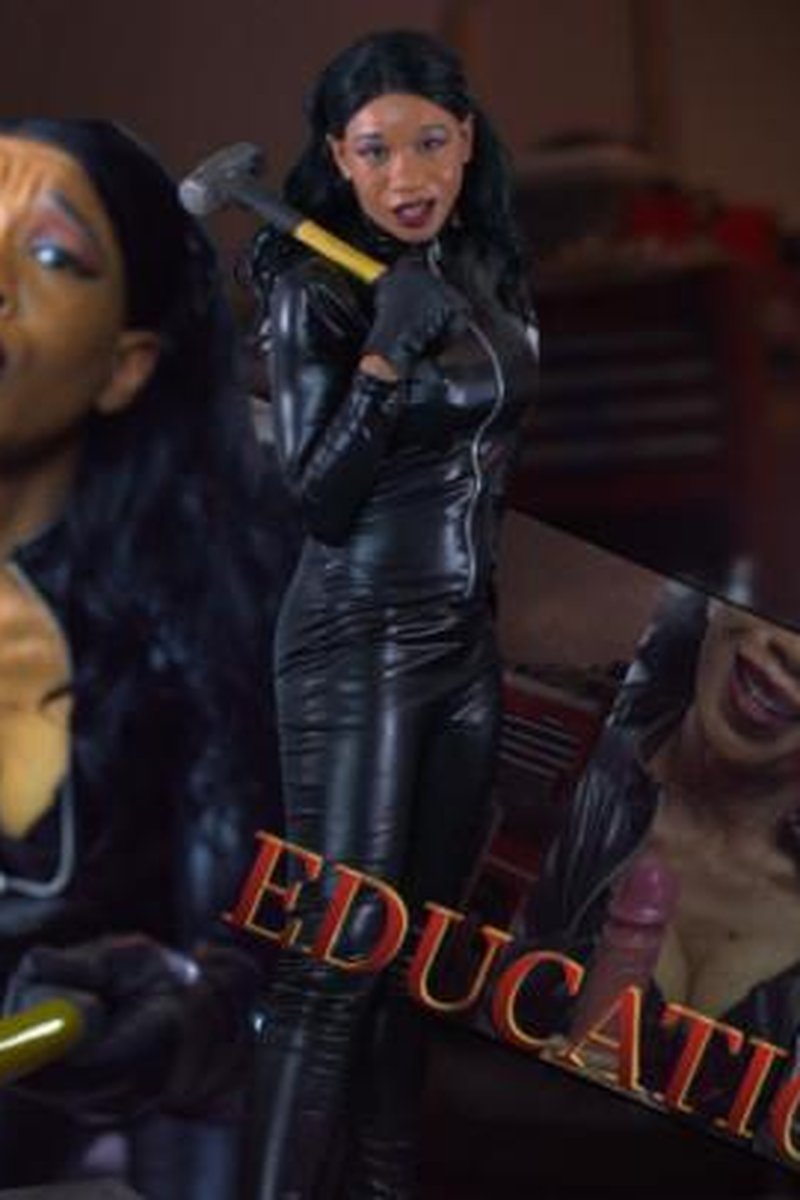 Executrix Education: Full - Screenshot 1 of 4 - Ass Fetish