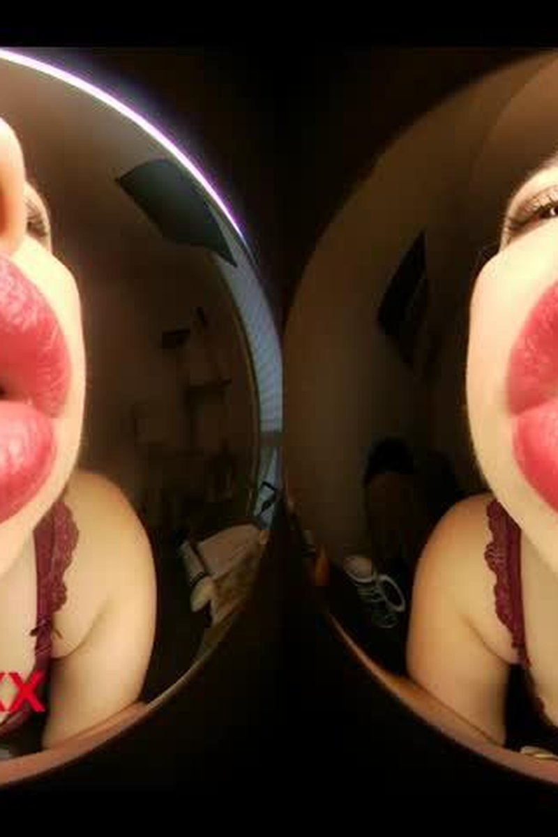 Red Lips - Screenshot 1 of 4 - Kissing
