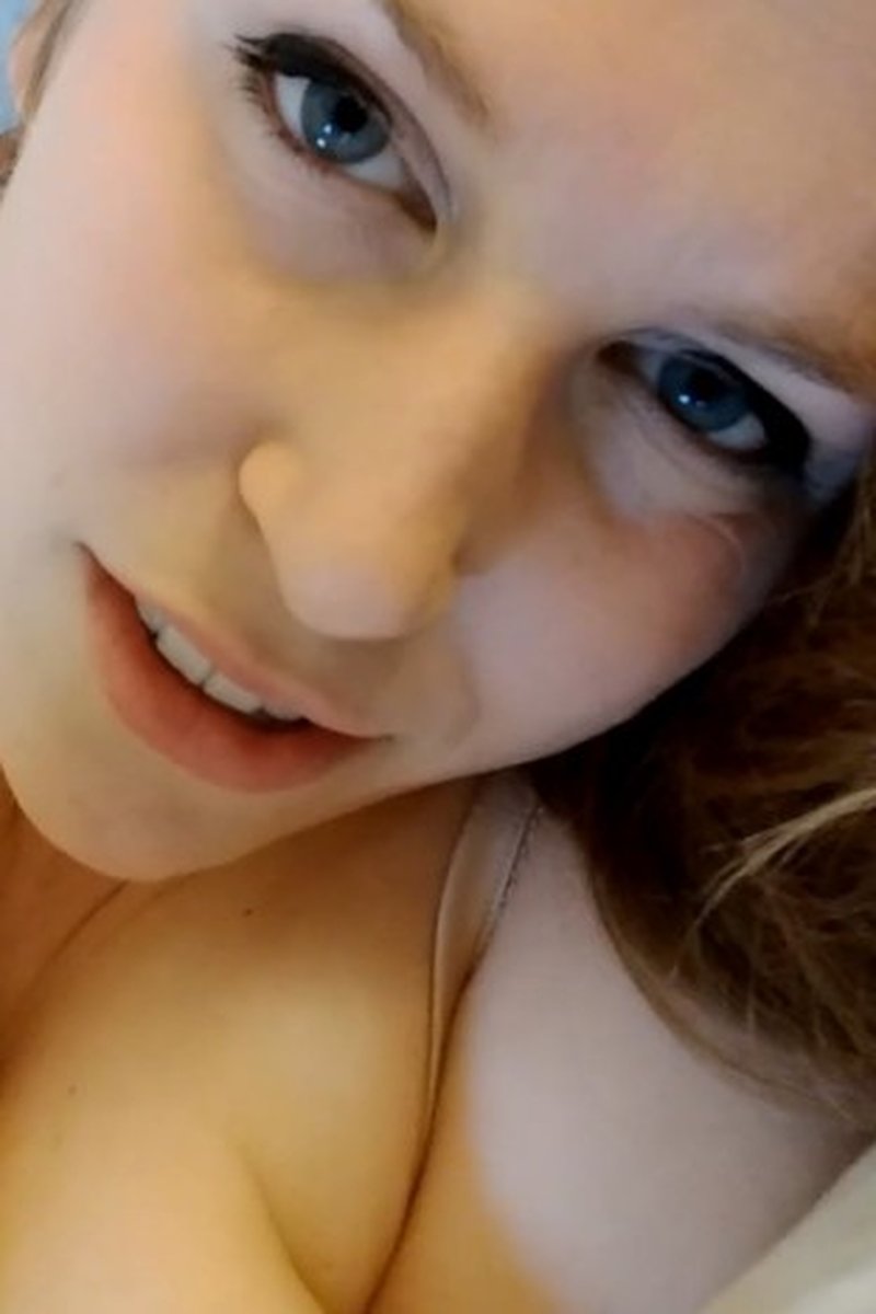 Intense Camera Shaking Orgasm - Screenshot 1 of 4 - Boobyful