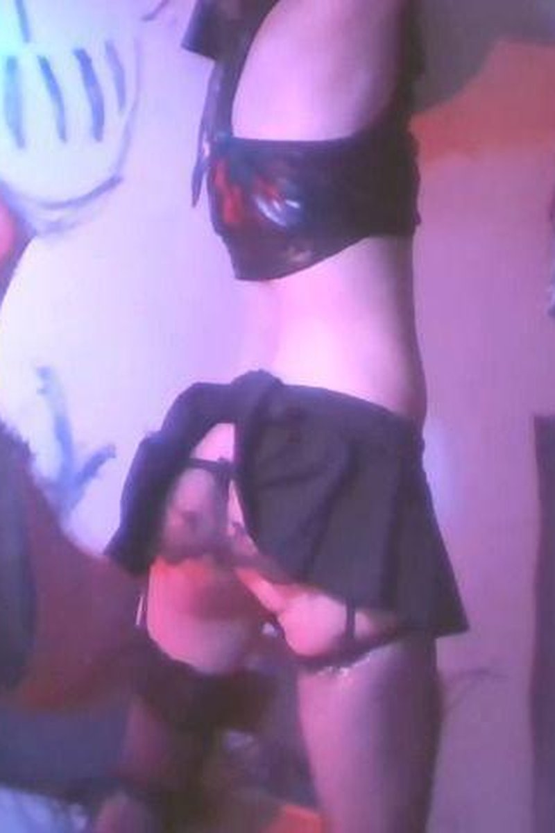 Blindfold Babe - Screenshot 1 of 4 - BDSM