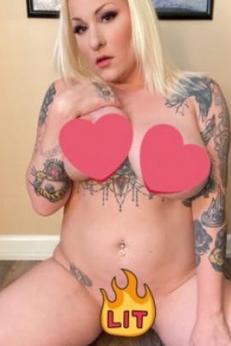 Twerking and Squirting - Screenshot 1 of 4 - Curvy