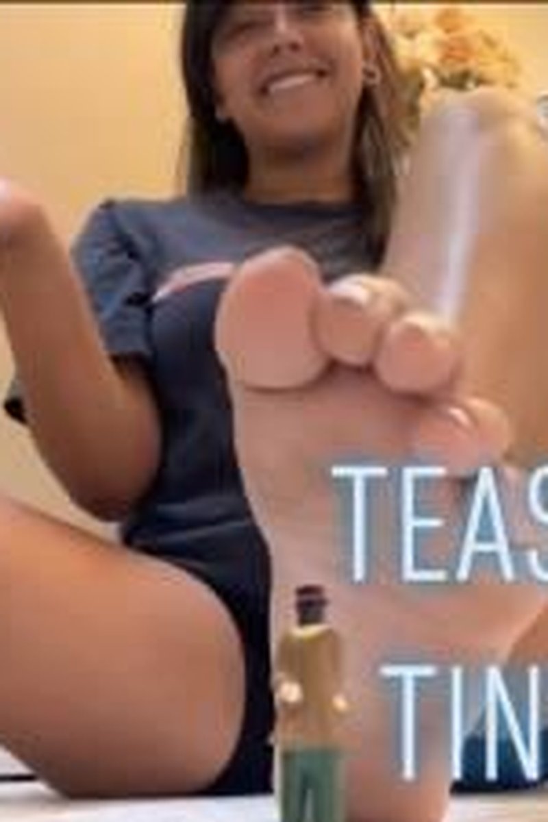 Teasing My Tiny Foot Simp - Screenshot 1 of 4 - Fetish