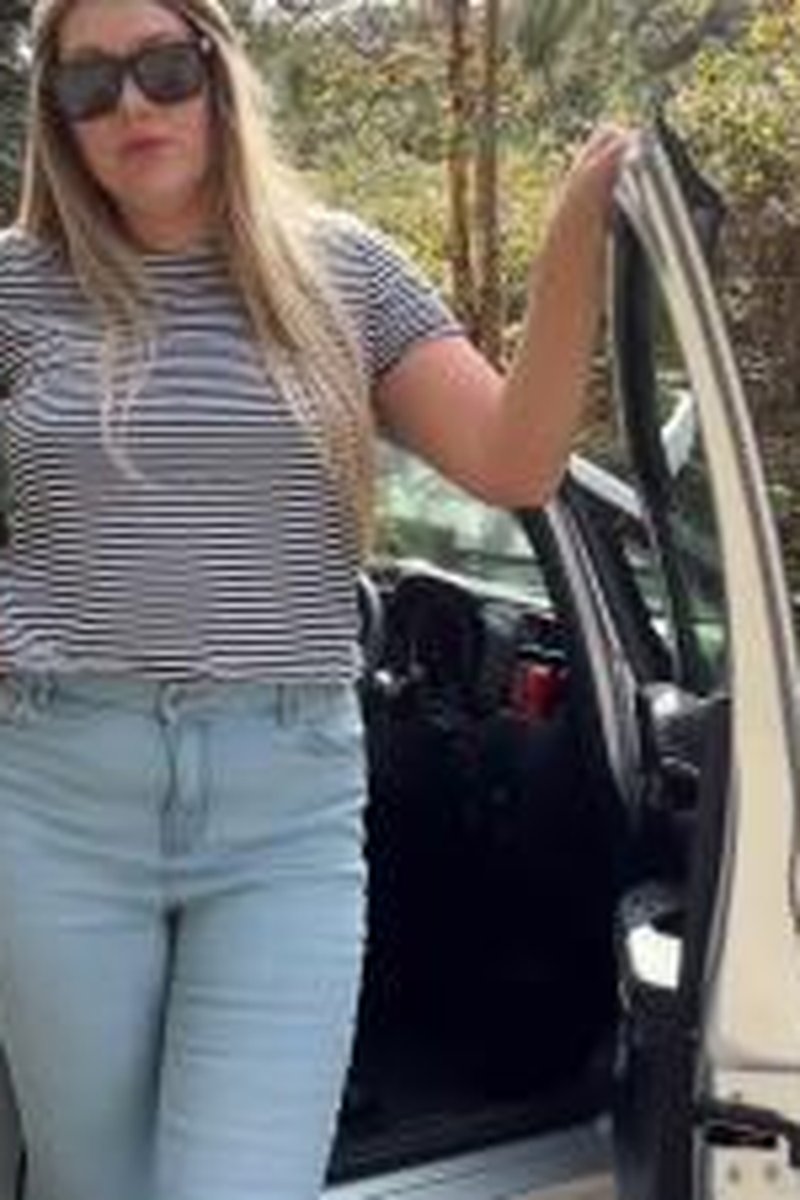 TP-iwantclipssunshinenude-parking-lot-emergency-i-wet-my-jeans-next-to-the-car
