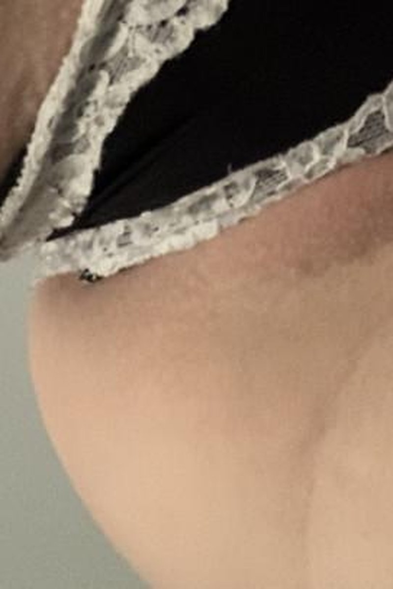 A Quick Bathroom Break - Screenshot 1 of 4 - Big Clit
